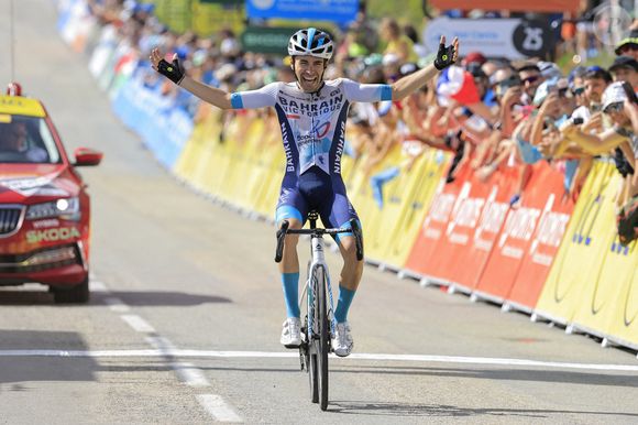 Alors forcément, c'est très tôt que le coureur varois de 21 ans va se découvrir une passion quelque peu familiale pour le cyclisme. 

Lenny Martinez à Bahrain, le 15 juin 2025. IPA Sport/ABACA