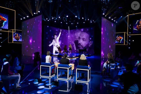 Exclusif - Cynthia Brown pour Kamel Ouali pour les surprises lors de l'enregistrement de l'émission "La Boîte à secrets", présentée par F.Bollaert et diffusée le 3 octobre 2025 sur France 3, dans les studios du Lendit à Saint-Denis, Seine Saint-Denis, France, le 9 septembre 2025. © Pierre Perusseau/Bestimage