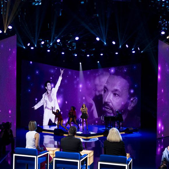 Exclusif - Cynthia Brown pour Kamel Ouali pour les surprises lors de l'enregistrement de l'émission "La Boîte à secrets", présentée par F.Bollaert et diffusée le 3 octobre 2025 sur France 3, dans les studios du Lendit à Saint-Denis, Seine Saint-Denis, France, le 9 septembre 2025. © Pierre Perusseau/Bestimage