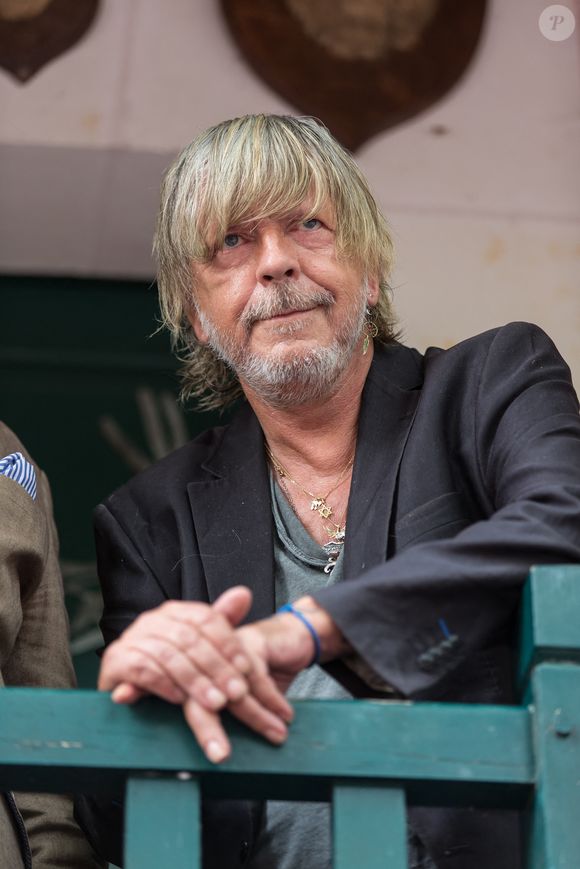 Renaud Séchan participe à la 21e édition de la séance de dédicaces 'Foret Des Livres' à Chanceaux-Près-Loches, près de Tours, en France, le 28 août 2016. Photo par Pascal Avenet/Abaca