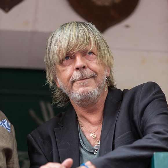 Renaud Séchan participe à la 21e édition de la séance de dédicaces 'Foret Des Livres' à Chanceaux-Près-Loches, près de Tours, en France, le 28 août 2016. Photo par Pascal Avenet/Abaca
