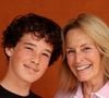 Né de la relation d'Estelle Lefébure avec le restaurateur Pascal Ramette, l'adolescent fêtera ses 16 ans en fin d'année.

Estelle Lefébure et son fils Giulano Ramette au photocall du village lors des Internationaux de France de Tennis de Roland Garros 2026, à Paris, France, le 29 mai 2026. © Dominique Jacovides/Bestimage