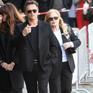 David Hallyday et sa femme Alexandra Pastor , Sylvie Vartan - Obsèques de Nathalie Baye en l'église Saint-Sulpice à Paris le 23 avril 2026. Clement Prioli / Bestimage