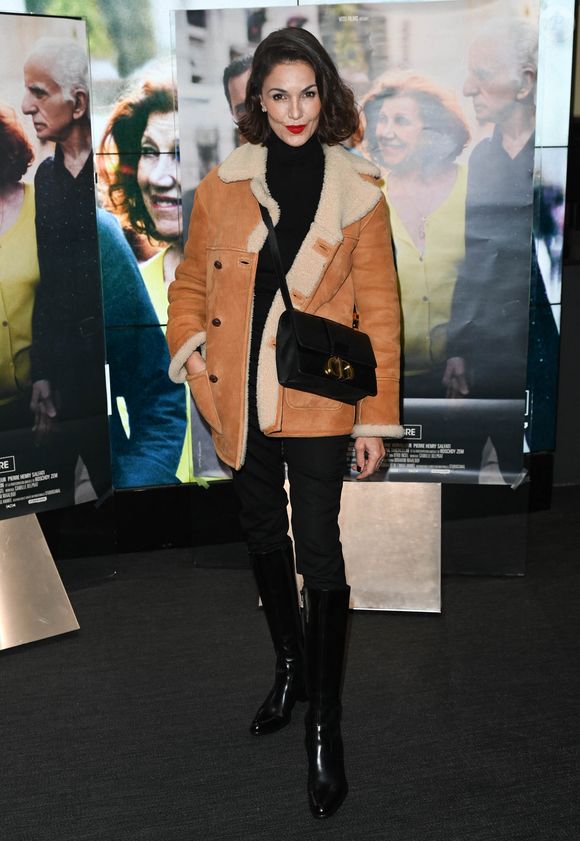 Nadia Farès à la première du film "Reste Un Peu" au cinéma UGC Ciné Cité Les Halles à Paris, le 15 novembre 2022. © Guirec Coadic/Bestimage