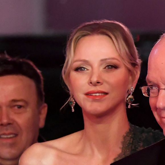 Il ne s'agit pas de Charlene de Monaco ou de Charlotte Casiraghi...

La princesse Charlene de Monaco et le prince Albert II de Monaco durant la 69ème édition du Bal de la Rose, à Monaco, le 29 mars 2025.

Photo : Bruno Bebert / Pool Monaco / Bestimage