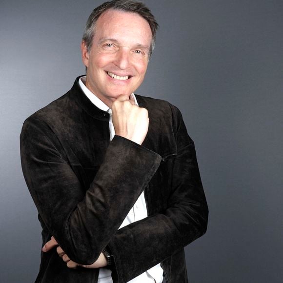 Exclusif - Portrait de Stéphane Rotenberg à Paris, le 15 mai 2025.
© Cédric Perrin/Bestimage