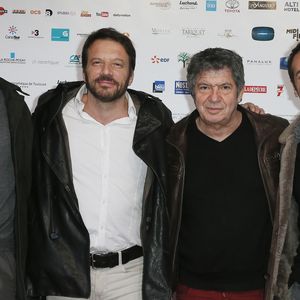 Il réalisera d’ailleurs lui-même un prochain épisode, tourné en septembre 2025 avec le retour de Lionnel Astier dans l'enquête.

Les acteurs Samuel Le Bihan, Rodrigue Faucin, Lionnel Astier,  Mikaël Fitoussi pour "Alex Hugo soleil noir " lors du 18ème Festival des créations télévisuelles de Luchon, le 5 février 2016.

© Patrick Bernard/Bestimage