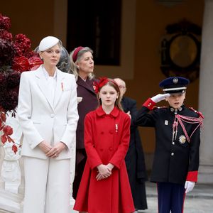La princesse Charlène de Monaco La princesse Caroline de Hanovre, La princesse Gabriella de Monaco, comtesse de Carladès, Le prince Jacques de Monaco, marquis des Baux - La famille princière monégasque dans la cour d'honneur du palais lors de la fête nationale à Monaco le 19 novembre 2025. © Dominique Jacovides - Bruno Bebert / Bestimage