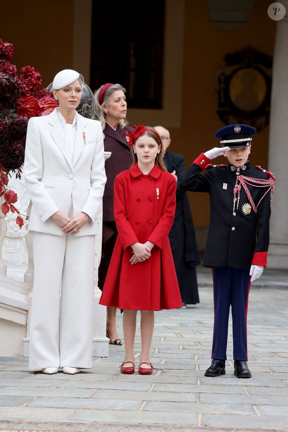 La princesse Charlène de Monaco La princesse Caroline de Hanovre, La princesse Gabriella de Monaco, comtesse de Carladès, Le prince Jacques de Monaco, marquis des Baux - La famille princière monégasque dans la cour d'honneur du palais lors de la fête nationale à Monaco le 19 novembre 2025. © Dominique Jacovides - Bruno Bebert / Bestimage