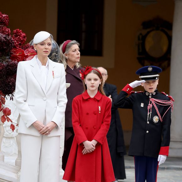 La princesse Charlène de Monaco La princesse Caroline de Hanovre, La princesse Gabriella de Monaco, comtesse de Carladès, Le prince Jacques de Monaco, marquis des Baux - La famille princière monégasque dans la cour d'honneur du palais lors de la fête nationale à Monaco le 19 novembre 2025. © Dominique Jacovides - Bruno Bebert / Bestimage
