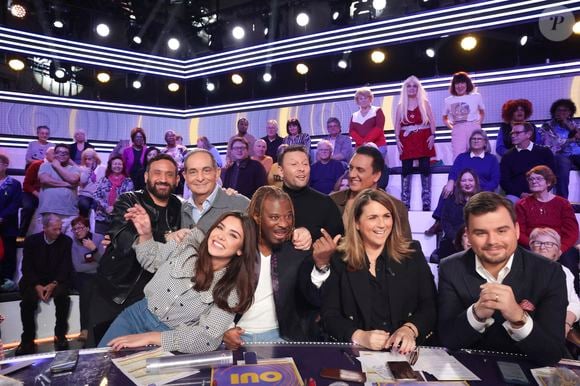 Exclusif - Cyril Hanouna, Bahia Carla, Laurent Fontaine, Rost, Raymond Aabou, Valérie Benaim, Dany Brillant, Gauthier Le Bret,  sur le plateau de l’enregistrement de l’émission « Face à Hanouna » (dernière) présentée par C.Hanouna et diffusée sur C8 le 1er décembre 2024, à Paris, France, le 28 novembre 2024. © Jack Tribeca / Bestimage