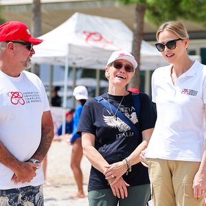 La princesse Charlène de Monaco lors de la journée "Water Safety Day, pour la prévention de la noyade" sur la plage du Larvotto de Monaco, le 17 juin 2025. Cet événement est organisé par sa Fondation, le Centre de Sauvetage Aquatique de Monaco (CSAM) en partenariat avec la Croix-Rouge monégasque. © Claudia Albuquerque/Bestimage