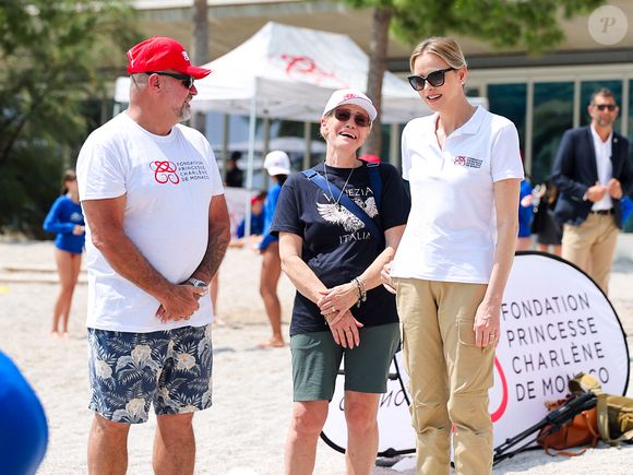La princesse Charlène de Monaco lors de la journée "Water Safety Day, pour la prévention de la noyade" sur la plage du Larvotto de Monaco, le 17 juin 2025. Cet événement est organisé par sa Fondation, le Centre de Sauvetage Aquatique de Monaco (CSAM) en partenariat avec la Croix-Rouge monégasque. © Claudia Albuquerque/Bestimage