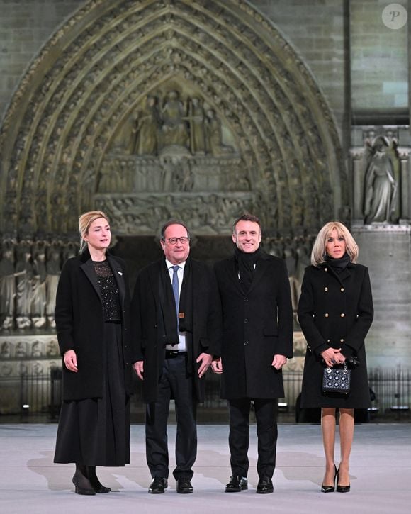 Julie Gayet, François Hollande, Emmanuel Macron et Brigitte Macron lors de la cérémonie de réouverture de la cathédrale Notre-Dame de Paris, le 7 décembre 2024.