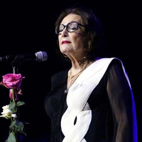 Devenue une star à la fin des années 1960, grâce notamment à sa participation à l'Eurovision, Nana Mouskouri a d'abord parcouru le monde. Elle s'est ensuite installée en Suisse avec son mari.

Nana Mouskouri se produit à l'Admiralspalast de Berlin, en Allemagne, le 20 novembre 2018. Photo par Wenn/ABACAPRESS.COM