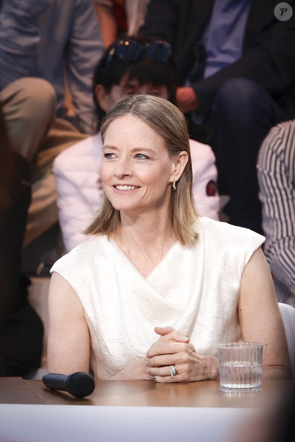 Exclusif - Jodie Foster - Plateau de l'émission "C à vous" lors du 78ème Festival International du Film de Cannes le 21 mai 2025. © Jack Tribeca / Bestimage