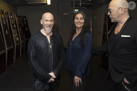 Exclusif - Florent Pagny et sa femme Azucena, Pascal Obispo  - Backstage de l'émission spéciale "Unis pour l'Ukraine" à la Maison de la Radio et de la Musique, diffusée en direct sur France 2 et présentée par Nagui et Leïla.Kaddour à Paris le 8 mars 2022. © Cyril Moreau / Jack Tribeca / Bestimage