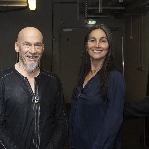 Exclusif - Florent Pagny et sa femme Azucena, Pascal Obispo  - Backstage de l'émission spéciale "Unis pour l'Ukraine" à la Maison de la Radio et de la Musique, diffusée en direct sur France 2 et présentée par Nagui et Leïla.Kaddour à Paris le 8 mars 2022. © Cyril Moreau / Jack Tribeca / Bestimage