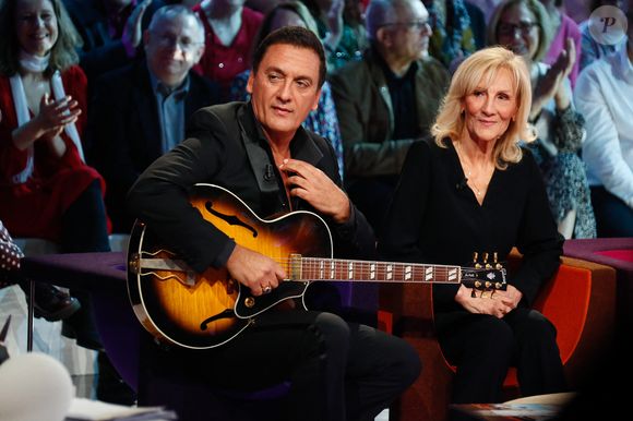 Exclusif - Dany Brillant et sa mère Mireille Cohen lors de l'enregistrement de l'émission "Famille je vous aime" présentée par M. Drucker et qui sera diffusée le 13 juin 2025 sur France 3, aux Studios rive gauche à Paris, France, le 14 avril 2025. © Clovis-Gaffiot/Bestimage