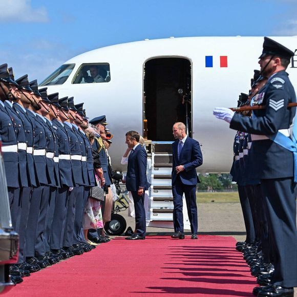 Ce 8 juillet, ils ont accueilli Brigitte et Emmanuel Macron sur le tarmac de l'aéroport Station RAF à Northolt

Le prince William, prince de Galles, et Catherine (Kate) Middleton, princesse de Galles, accueillent le couple présidentiel français le président Emmanuel Macron et sa femme la Première Dame Brigitte Macron à l'aéroport Station RAF de Northolt, à Ruislip, Royaume Uni, le 8 juillet 2025.  © Jeanne Accorsini/Pool/Bestimage