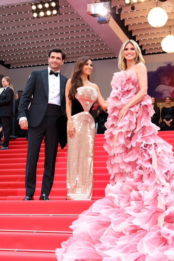 Carlos Sainz Jr., Eva Longoria (Bijoux Pasquale Bruni), Heidi Klum - Montée des marches du film « Partir un jour » pour la cérémonie d’ouverture du 78ème Festival International du Film de Cannes, au Palais des Festivals à Cannes. Le 13 mai 2025
© Jacovides-Moreau / Bestimage