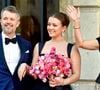 Au programme ? Opéra classique, ballet, danse contemporaine, comédies musicales et musique pop.
La princesse Isabella, la reine Mary de Danemark, le roi Frederik de Danemark, spectacle d’anniversaire au Théâtre Royal à l’occasion des 18 ans de la princesse Isabella, à Copenhague, au Danemark, le 15 avril 2025. © Dana Press / Bestimage