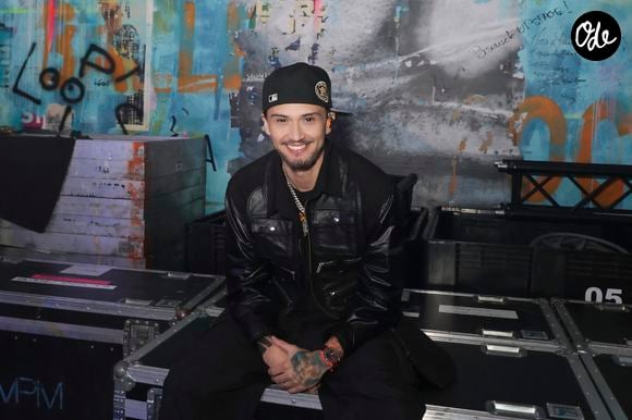 Billy Crawford Pose en Backstage de la tournée « I Gotta Feeling » avec les chanteurs emblématiques des années 2000 au Dome de Paris - Paris le 04 octobre 2024 - © Jack Tribeca / Bestimage