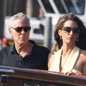 George Clooney et sa femme Amal Clooney arrivent à Venise avant le 82e Festival international du film de Venise - Italie, mardi 26 août 2025.
Backgrid UK/ Bestimage