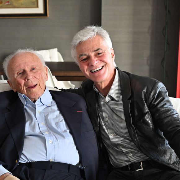 Exclusif - Prix Spécial - No web - Philippe Bouvard, journaliste français, écrivain, homme de radio et de télévision, à son domicile, en interview télé avec le journaliste producteur Cyril Viguier à Cannes, le 27 février 2025. 
Ces derniers secrets, il se confie a Cyril Viguier dans une emission diffusée dans le monde entier.

﻿A 95 ans, Philippe Bouvard a décidé de raccrocher et de prendre sa retraite !
Avant d’interrompre définitivement ses activités, l’animateur des « Grosses têtes », auteur de 69 livres et qui réside à maintenant à Cannes, raconte ses souvenirs à Cyril Viguier, au cours d’un Talk qui sera diffusée le 3 et 6 mai première émission et le 10 et 13 mai deuxième émission  sur TV5 Monde et sur RTL, une radio dont il fut, durant plusieurs décennies, l’animateur fétiche.

De René Cotty au Général de Gaulle, de Mitterrand à Sarkozy en passant par Giscard, qu’il soupçonne de « lui avoir coller un contrôle fiscal ! », Bouvard dévoile ses derniers secrets et raconte ses rencontres savoureuses avec tous les Présidents.

D’une République à l’autre, il raconte aussi à Cyril Viguier ses anecdotes drôles et inédites, souvent caustiques, parfois rugueuses, avec les grandes Icônes Françaises: Bardot, Delon, Aznavour etc…

© Bruno Bebert/Bestimage