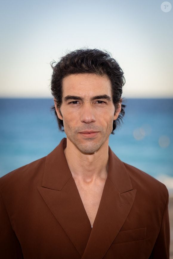 Tahar Rahim pose lors d'un photocall de 'Monsieur Aznavour' dans le cadre du 6ème Festival Cinéroman à Nice, France, le 5 octobre 2024. Photo par Shootpix/ABACAPRESS.COM