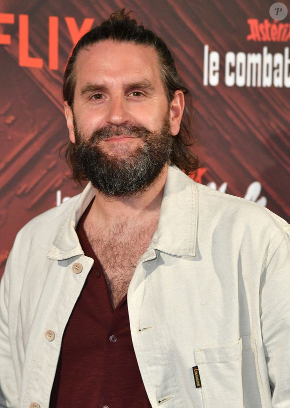 Et quand il s'agit de soutenir son mari, la journaliste n'hésite pas à mettre la main à la pâte. 

Grégoire Ludig - Photocall de la série Netflix "Astérix et Obélix: le combat des chefs" au Cirque d'Hiver Bouglione à Paris le 29 avril 2025. © Veeren/Bestimage