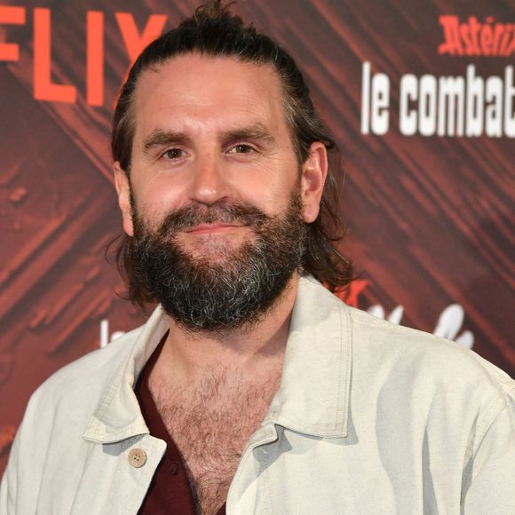 Et quand il s'agit de soutenir son mari, la journaliste n'hésite pas à mettre la main à la pâte. 

Grégoire Ludig - Photocall de la série Netflix "Astérix et Obélix: le combat des chefs" au Cirque d'Hiver Bouglione à Paris le 29 avril 2025. © Veeren/Bestimage