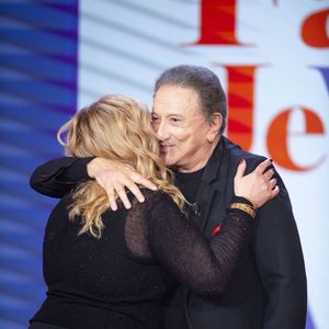 Exclusif - Marie Lou Berry et Michel Drucker lors de l'enregistrement de l'émission "Famille je vous aime" présentée par M.Drucker et qui sera diffusée le 29 décembre sur France 3, au studio Rive gauche, à Paris, France, le 2 décembre 2025. © Gaffiot-Perusseau/Bestimage