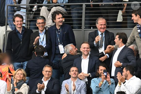 Frédéric Arnault, Jérémy Redler, maire du 16ème arrondissement de Paris, Antoine Arnault, Pierre Ferracci, Alexandre Arnault, Marc Ferracci, Valérie Pécresse - Célébrités lors du match de football de Ligue 1 McDonald's entre le Paris FC contre Metz (3-2) au stade Jean Bouin à Paris le 31 aout 2025. © Lionel Urman/Bestimage