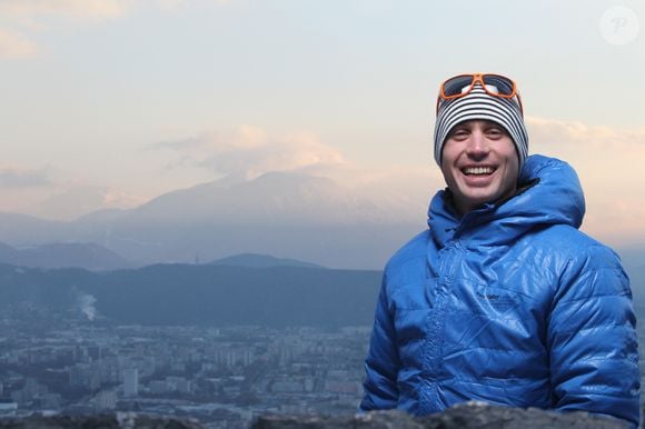 Guilbaut Colas est par ailleurs champion du monde de ski de bosses.

EXCLUSIF - Le champion du monde de ski acrobatique français Colas Guilbaut pose pour notre photographe à Grenoble, France, le 26 décembre 2010. Photo par Christophe Pallot/Agence Zoom/ABACAPRESS.COM