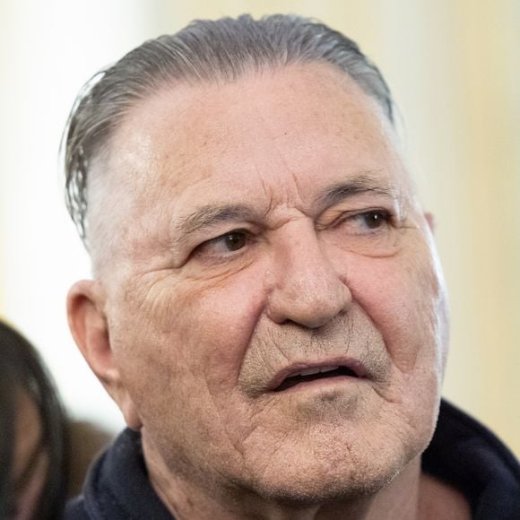 Face à l'ampleur de ces déclarations alarmistes, son épouse Lola Marois a rapidement pris la parole sur Instagram.

Jean-Marie Bigard - Rachida Dati remet à Chantal Ladesou les insignes de Chevalier de la Légion d'Honneur au ministère de la Culture à Paris le 2 février 2026.

© Cyril Moreau / Bestimage