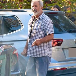 EXCLUSIF - L'acteur et réalisateur Mel Gibson a été aperçu en train de faire ses courses chez Whole Foods à Malibu. Backgrid USA / Bestimage