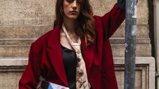 Le rouge sera partout cet automne : 5 façons faciles de l’adopter sans changer toute sa garde-robe