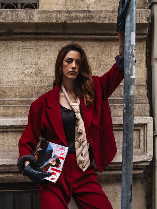Le rouge sera partout cet automne : 5 façons faciles de l’adopter sans changer toute sa garde-robe