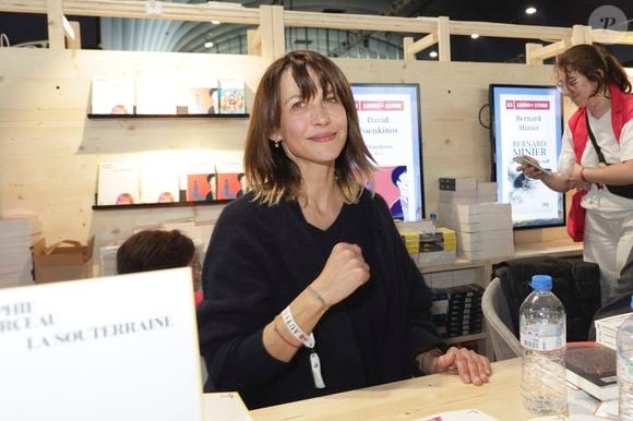 Une consécration qui a ému l'actrice aux larmes

Sophie Marceau, pour la promotion de son livre "La Souterraine" publié chez Seghers au Festival du Livre de Paris 2023 au Grand Palais Éphémère - Paris le 22/04/2023 - © Jack Tribeca / Bestimage