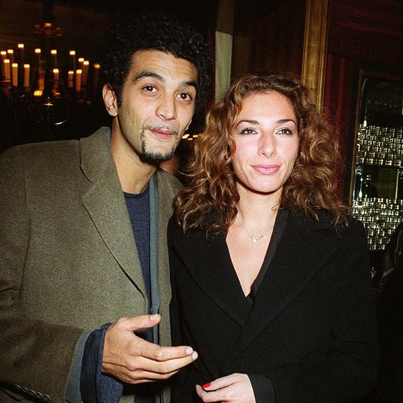 Ce clin d’œil public à l’univers humoristique de ses parents, le duo comique iconique des années 2000, formé par Ramzy Bedia et Anne Depétrini,  ne passe pas inaperçu...


« Ramzy » et « Anne Depétrini » – 26^e cérémonie des César, Paris, « plan américain ».