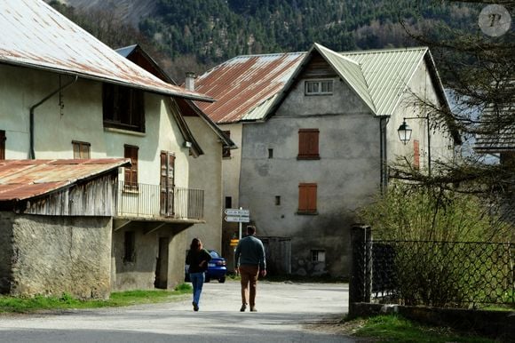 Illustrations au Vernet dans les Alpes-de-Haute-Provence dans le cadre de la disparition du petit Emile en juillet 2023 dont une partie des ossements ont été retrouvés. Le 4 avril 2024.