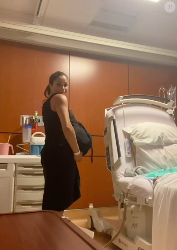 Contre toute attente, l'ex-actrice américaine a également dévoilé les coulisses de son accouchement ! Avant d'accoucher, Meghan Markle s'est illustré en danse en salle de travail... Et sa vidéo a eu le mérite de faire le buzz !

Meghan Markle en compagnie du prince Harry à quelques heures de son accouchement (Capture d'écran 2025).