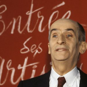 Archives - En France, à Paris, Louis de Funès sur le plateau de l'émission, devant un écriteau portant l'inscription "Entrée des artistes" le 29 décembre 1978. Bernard LEGUAY via Bestimage