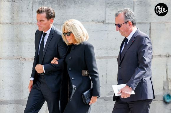 Brigitte Macron, José Pietroboni, chef du protocole de l'Elysée - Arrivées aux obsèques de Mathilde Favier en l'église Saint-Sulpice à Paris, le 31 aout 2026. © Dominique Jacovides-Cyril Moreau/Bestimage
