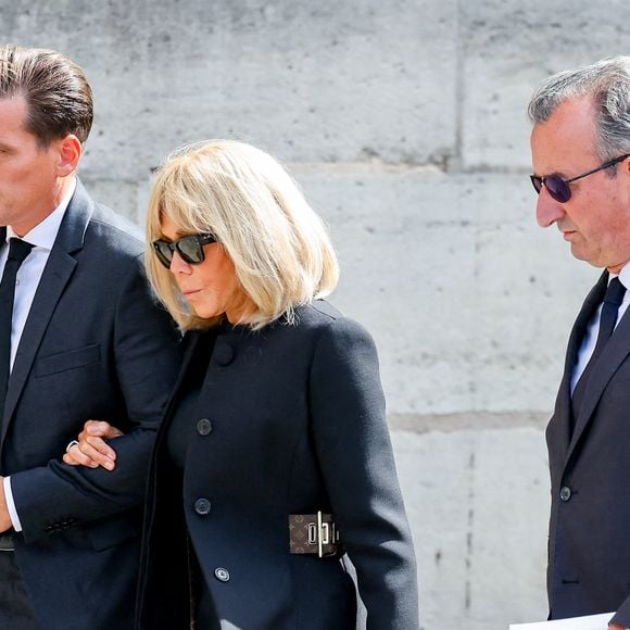 Brigitte Macron, José Pietroboni, chef du protocole de l'Elysée - Arrivées aux obsèques de Mathilde Favier en l'église Saint-Sulpice à Paris, le 31 aout 2026. © Dominique Jacovides-Cyril Moreau/Bestimage