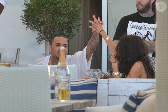 Chris Brown profite avec des amis de ses vacances sur la plage de Bagatelle à Saint-Tropez, le 30 juillet 2014.

Photo : FITOUSSI-JACOVIDES-MOREAU/BESTIMAGE