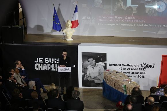 La dessinatrice Corinne Rey (Coco) - Hommage à Tignous (Bernard Verlhac) à la mairie de Montreuil. Le 15 janvier 2015