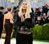 Radieuse, l'interprète de "Believe" s'est affichée dans une longue robe noire cintrée, un savant mélange de plusieurs matières : cuir, dentelle, tulle.

Cher à l'emblématique Met Gala 2026 au Metropolitan Museum of Art, célébrant l'ouverture de l'exposition du Costume Institute, Costume Art, à New York.

©Bestimage



Sur la photo : Cher