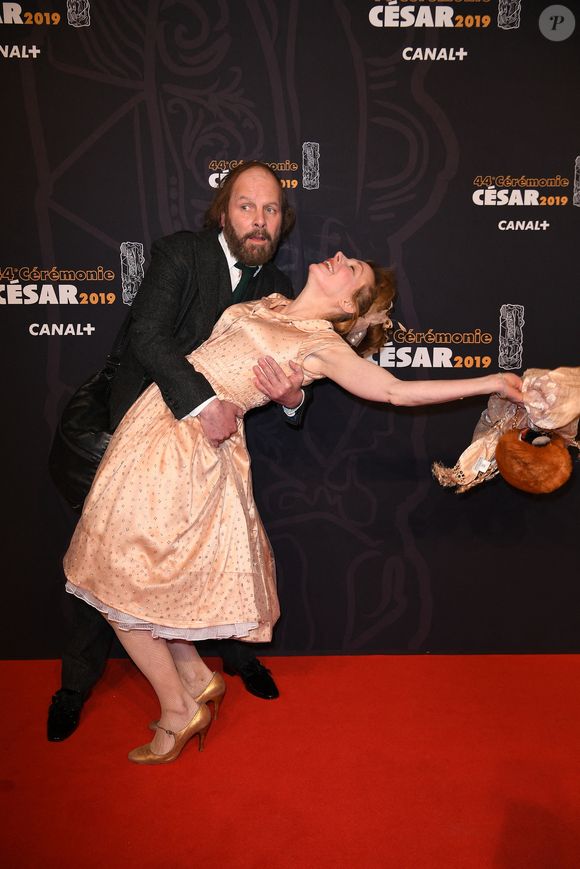 Julie Depardieu et Philippe Katerine forment, aux yeux de tous, un duo atypique et sont tous deux souvent associés à leur excentricité assumée. Mais lequel des deux est le moins “zinzin” ? 

Julie Depardieu et Philippe Katerine sur le tapis rouge lors de leur arrivée à la 44e cérémonie des César du cinéma qui s'est tenue à la salle Pleyel à Paris, en France, le 22 février 2019. Photo par David Niviere/ABACAPRESS.COM